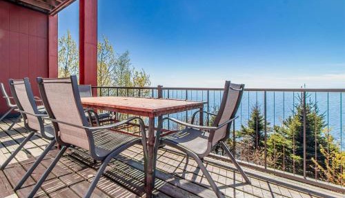Incredible Views w Garage on Lake and bike trail in Tofte