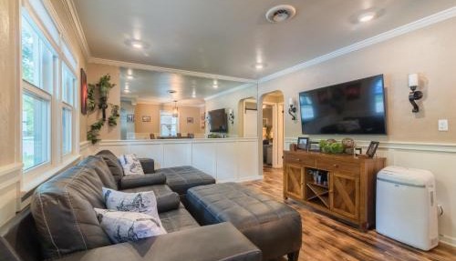 Italian Style in Old Town with Private Hot Tub in Fort Collins