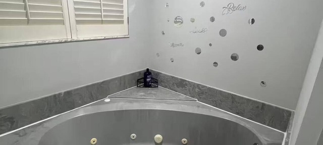 Jacuzzi Gameroom Rococo Retreat 4BR Sleeps 10 in Orange Park