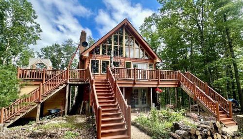 Jagerhouse - A Custom-Built Swiss-Style Luxury Mountain Retreat - 3 BR Upper Level, 1 Mile from Bryce Golf & Ski Resort in Mount Jackson