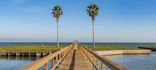 Katz Kozy Condo Poolside & Steps Away From Pier Townhouse Style 2BR/2BA in Rockport