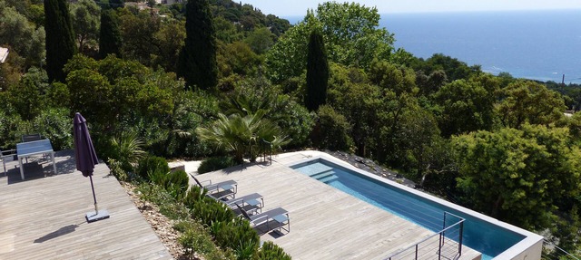 "L'Arbousier" with superb view of the Golden Islands, sleeps 12, heated pool. in Rayol-Canadel-Sur-Mer