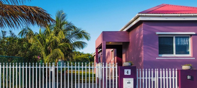 La Vie est Belle in Oranjestad