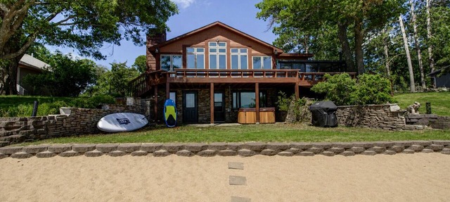 Lakefront Beach & Sauna Retreat in Baxter