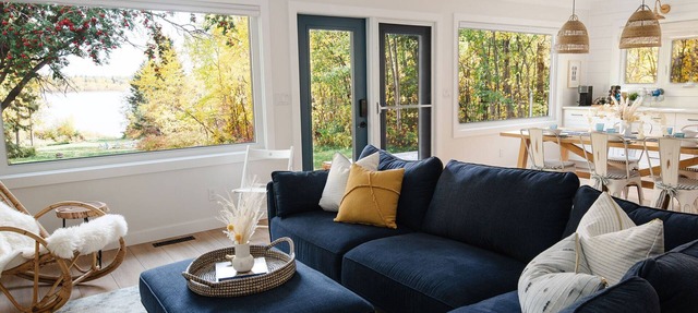 Lakefront home with stunning sunrise view, King bed - a nature lover's paradise in Spring Lake
