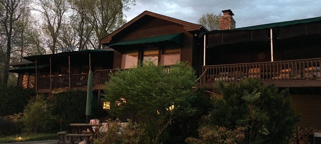 Lakefront home with easy access to Norfork Lake in Henderson