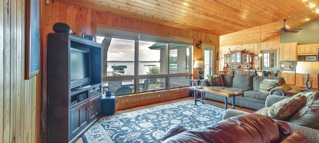 Lakefront Isle Escape w/Dock + Fire Pit! in Isle