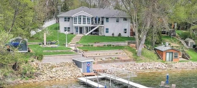 Lakefront Oasis; 6bdrm, Game Room, Sun Room- lake days and family memories! in Cleveland