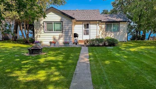 Lakefront Pelican Rapids Cabin w/Dock! in Dunvilla