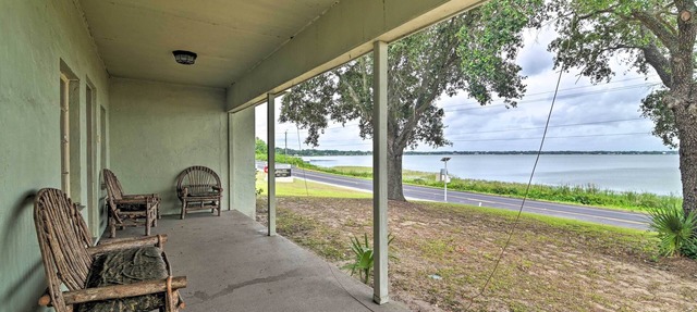 Lakefront Retreat on Lake Ariana w/EV Charger in Auburndale