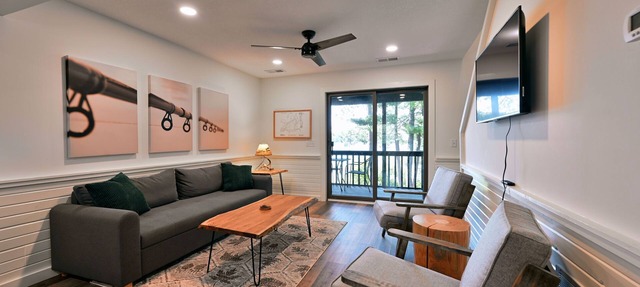 Lakeside Mudding Bear Condo: Beach, Sauna, Club Room, Private Balcony in Danbury