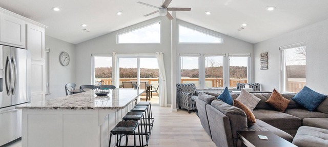 Lakeview Oasis has a panoramic lake view from the deck perfect for any getaway! in Rogers