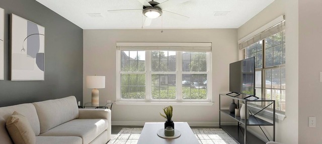 Landing | Beautiful 2BD, Pool, Clubhouse in Molalla