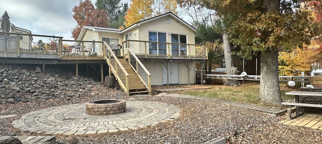 Large group lakeside getaway on Big Yellow Lake! Pet friendly! in Webster