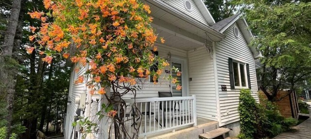 Le Loup - Rustic luxury cottage in North Hatley in North Hatley