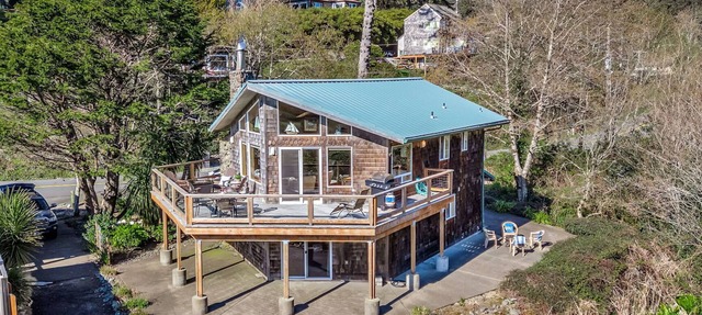 Legasea on the Pond by Manzanita Beach Getaway: Dog-Friendly, Scenic Views in Nehalem