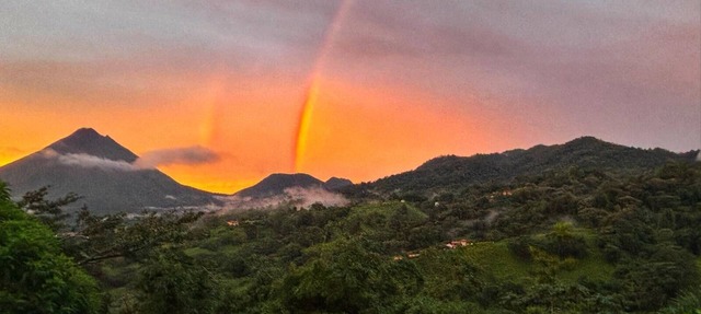 Lodge With Volcano and Lake Arenal Magnificent Views in the Tropical Forest. in El Castillo de Peñas Blancas
