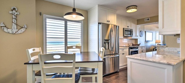 Luxe Oceanfront Condo w/Pool, Beach Access + Gear in Ormond Beach