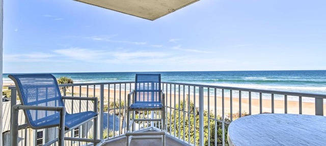 Luxe Oceanfront Condo w/Pool, Beach Access + Gear in Ormond Beach