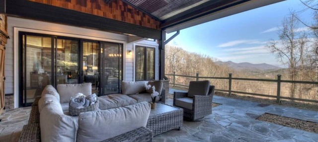 Luxe & Scenic Escape: Hot Tub ~ Breathtaking Views in Mineral Bluff