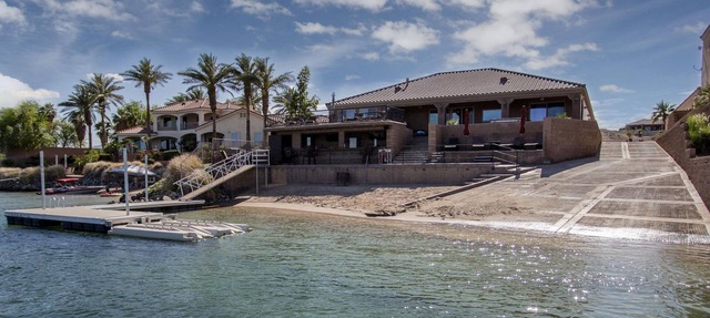 Luxurious Riverfront Home W/Private Beach & Waterfront Bar/HEATED POOL in Needles