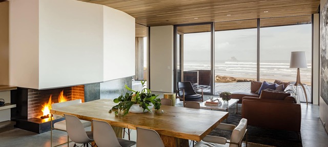 Luxury Designer Beachfront Home 3 Bed, 3.5 Bath in Arch Cape, Oregon. in Arch Cape