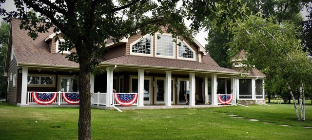 Luxury Lakefront Oasis: hot tub, Game Room & flat Private Beach! in Ottertail
