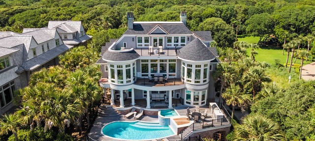 Luxury Oceanfront home, pool, hot tub in Kiawah Island