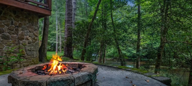 Luxury Riverfront Retreat with Hot Tub in Cleveland