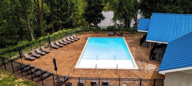 Luxury suite with parking at The Grand Castle in Grandville