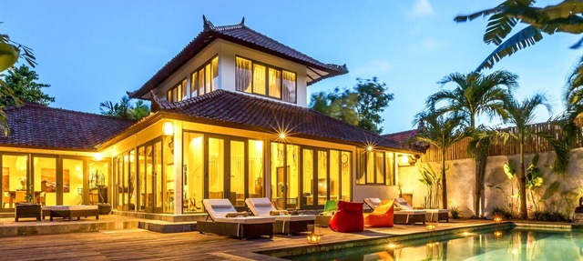 LUXURY Villa 3BR Kudeta BEACH, 400m to the Beach, SEMINYAK CENTER,300 meter in seminyak