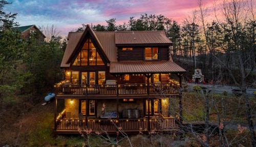 Magnificent Views Cabin! Summer and Fall Specials! in Sevierville