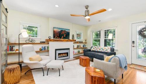 Maple Courtyard - Old Town with King Suite & Piano in Fort Collins