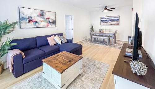 Modern and Comfy-2BR 2BA with pool access - ground floor, Near Outlets & Beaches in Rehoboth Beach