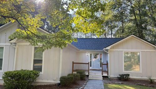 Modern Luxe Retreat near Braves Fast WiFi and Parking in Marietta