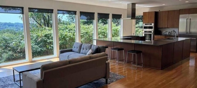 Modern Luxury steps 0.4 mi from Stadium in Morgantown