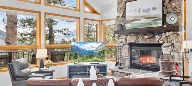 Montane Luxury Vacation Rental at Windcliff in Estes Park