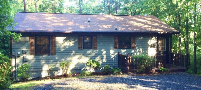 MURPHY, NC Rustic Trail Retreat Cabin in Murphy