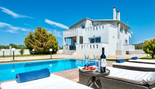 Muthee Luxurious Private Villa in Laganas