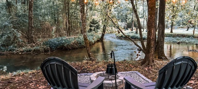 Nature's Cedar Creek Getaway in Cave Spring