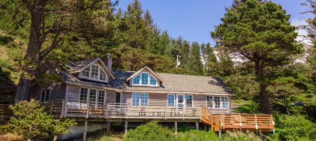 Nautilus - Oceanfront Nantucket Style Home in Gold Beach