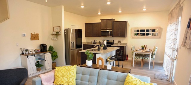 New modern boho cozy home, child-friendly, central AC, fast internet in Gresham