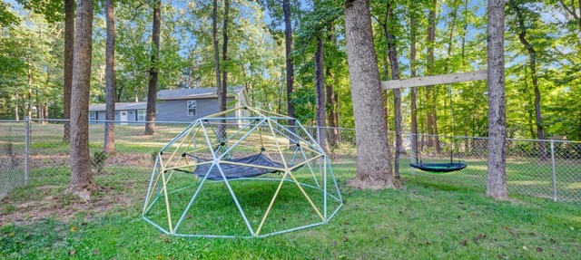 New PlaygroundFenced YardHot TubKing BedPets in Harpers Ferry