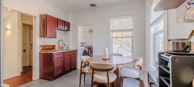NEW-Spacious 3BR-Office-Game Room-Laundry In Unit in Everett