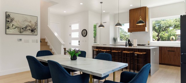 New! Spacious 4BR. EV Charge. Central to Domain, DowntownUT. Sleeps 6. Parking in Austin
