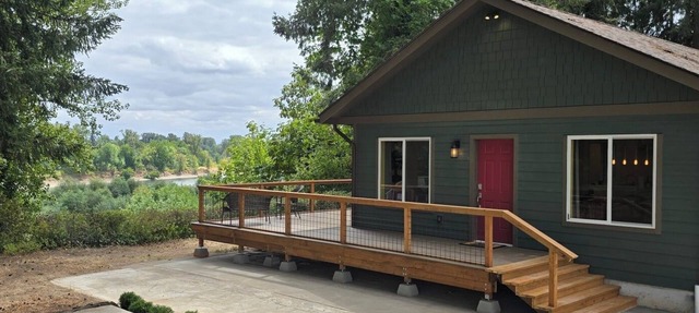 Newly Built River View home with Total Privacy in Salem/McMinnville Wine Country in Salem