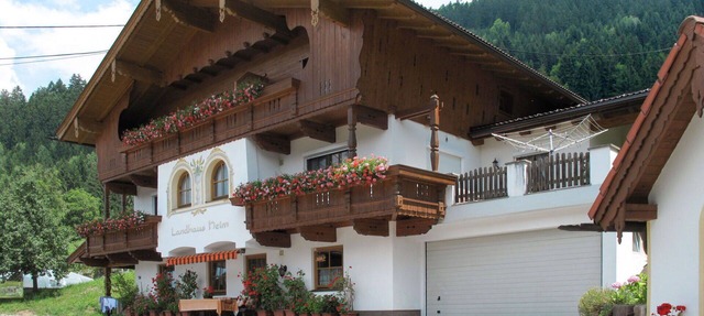 Nice apartment for 4 guests with WIFI, TV and balcony in Mitterdorf