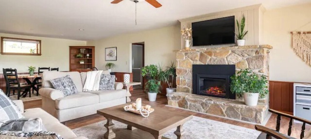 No steps. Quiet street in heart of Amish country. Close to tourist attractions. in New Holland