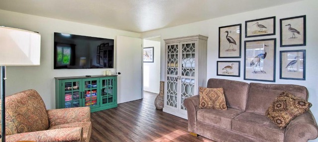 North Bend Home w/Cornhole Court & Putting Green in North Bend