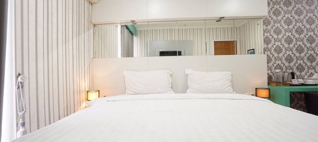 Oak Damar Deluxe Comfort Room in Gresik